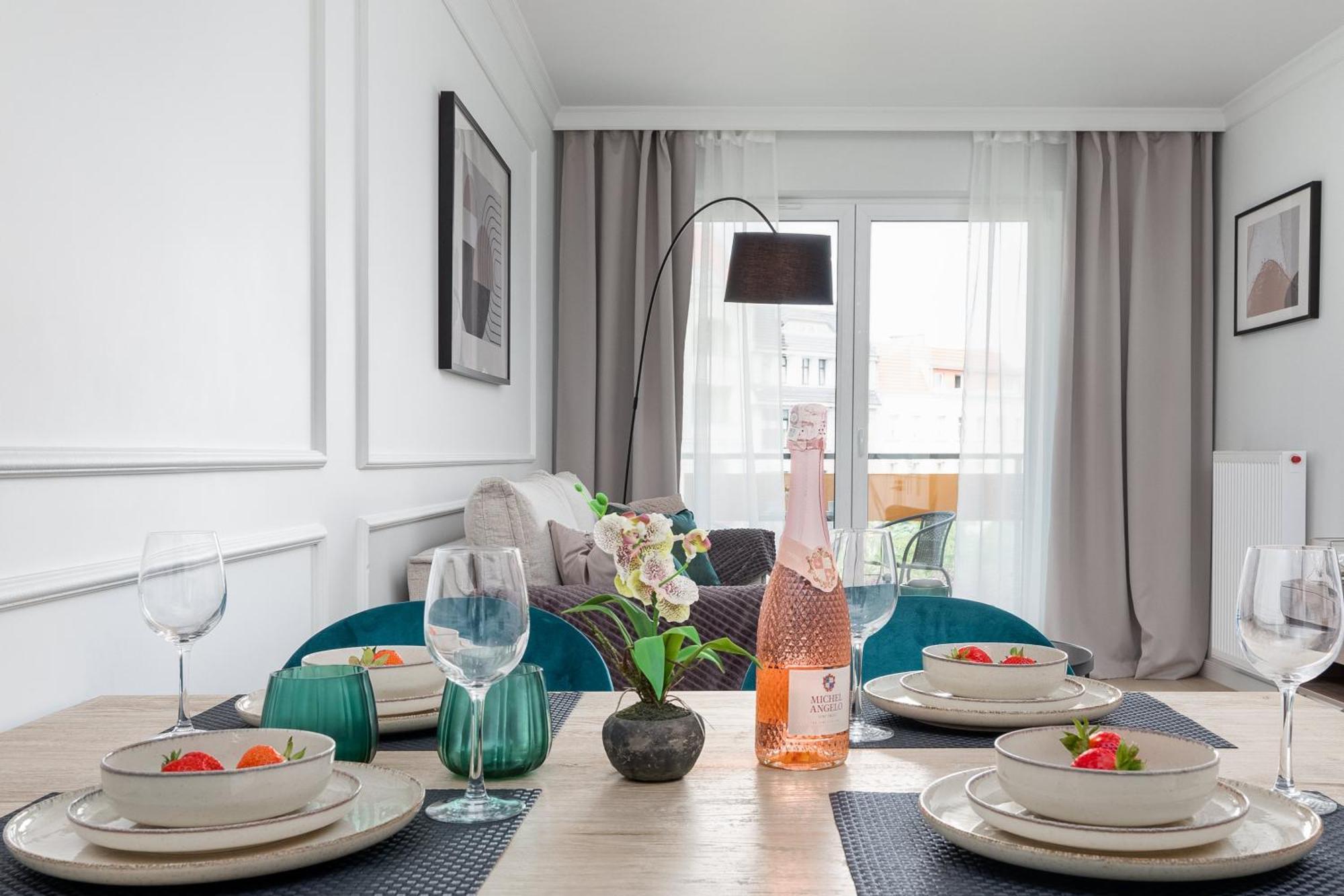 Plac Slowianski Apartments With Balcony Swinoujscie Center By Noclegi Renters Buitenkant foto